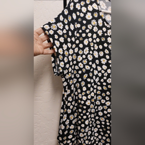 Vibe Sportswear Black Floral Keyhole Swing Dress Size 3X has Pockets - Picture 3 of 7